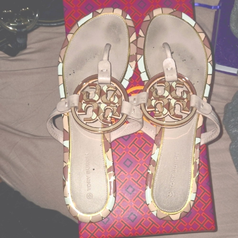 Tory Burch Cream Sandals with Iconic Medallion - Picture 1 of 3